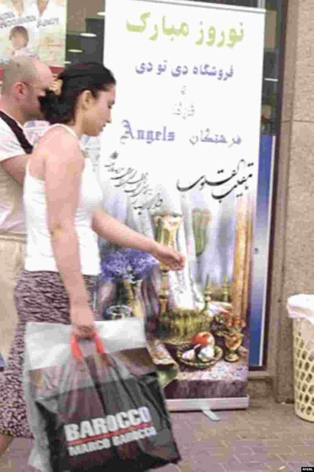 UAE, Iranians are shopping in Dubai for newrouz, Persian traditional new year, 03/26/2007