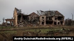 Зруйноване село Піски неподалік Донецького аеропорту