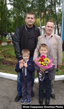 Сергей Петроченко с семьей