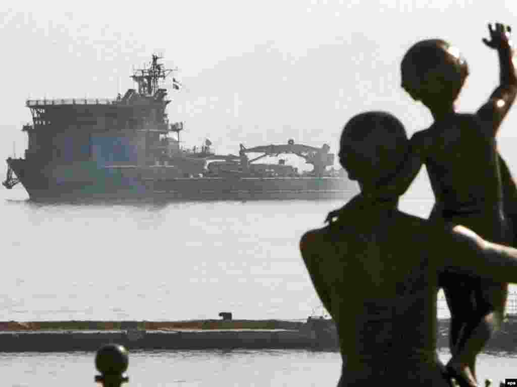 Британское вспомогательное судно в Одессе, 14 июля 2008