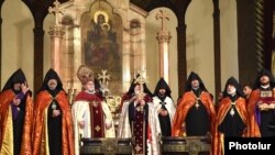 Armenia -- Catholicos Garegin II (C) and other senior clergymen celebrate Christmas Mass at the Echmiadzin Catheral, January 6, 2015.