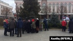 Төрле финанс компанияләренә акча биреп алданганнар ярдәм сорап Миңнехановка мөрәҗәгать имзалый