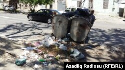 Bakıda zibil qutuları, 3okt2016