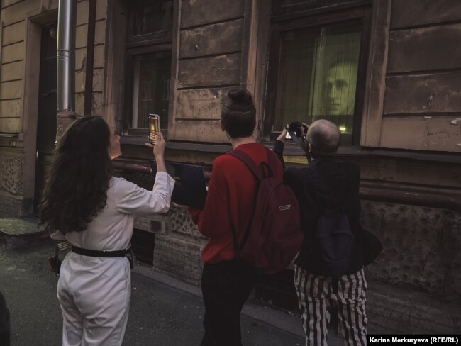 Акция "За спинами полка" в Петербурге. Фото: Карина Меркурьева