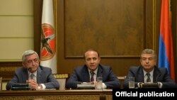 Armenia -- President Serzh Sarkisian (L), outgoing Prime Minister Hovik Abrahamian (C) and his incoming successor Karen Karapetian meet with senior members of the ruling Republican Party in Yerevan, 8Sep2016.