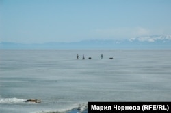 Туристы на Байкале