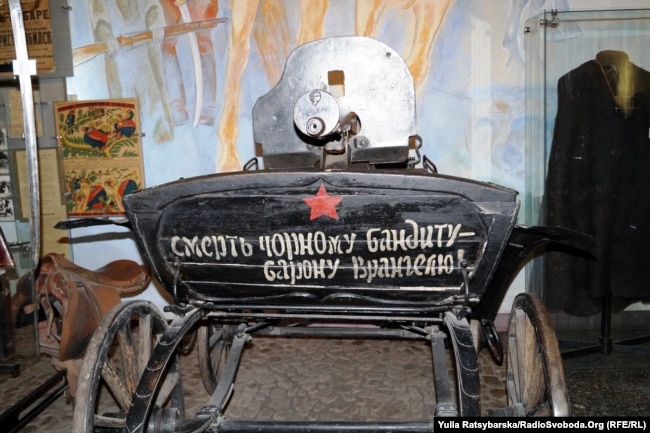 Тачанка з кулеметом. Такі тачанки використовували махновці. Дніпровський історичний музей. Дніпро, 7 листопада 2018 року