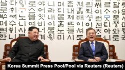 Cei doi lideri coreeni la întîlnirea de la Panmunjom 