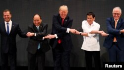 Дональд Трамп и другие политики на саммите АСЕАН в Маниле, 13 ноября 2017