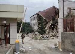 Пошкоджені будівлі в Степанакерті