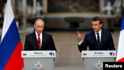 Presidenti rus, Vladimir Putin dhe ai i Francës, Emmanuel Macron. Foto nga arkivi 