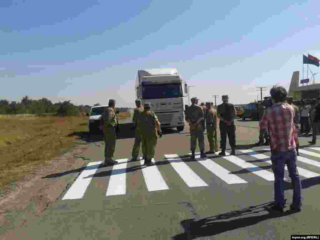 Добровольчі батальйони разом із активістами блокують адмінкордон із Кримом&nbsp;