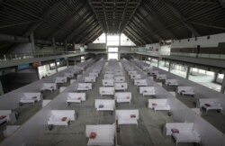 COVID-19-ის პაციენტებისთვის საწოლებს ამზადებენ პაკისტანის ქალაქ ლაჰორის საგამოფენო ცენტრში. 26 მარტი.