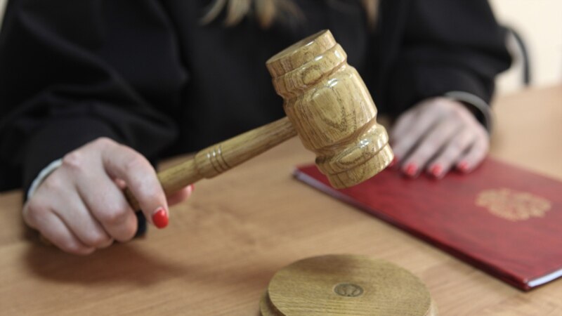 Суд в Керчи приговорил к тюремному заключению мужчину, который угрожал ножом врачу 