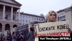 После избиения Олега Кашина десятки людей приняли участие в одиночных пикетах протеста