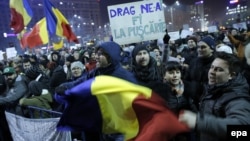 Демонстрация протеста в Бухаресте перед зданием правительства, 1 февраля 2017 г.