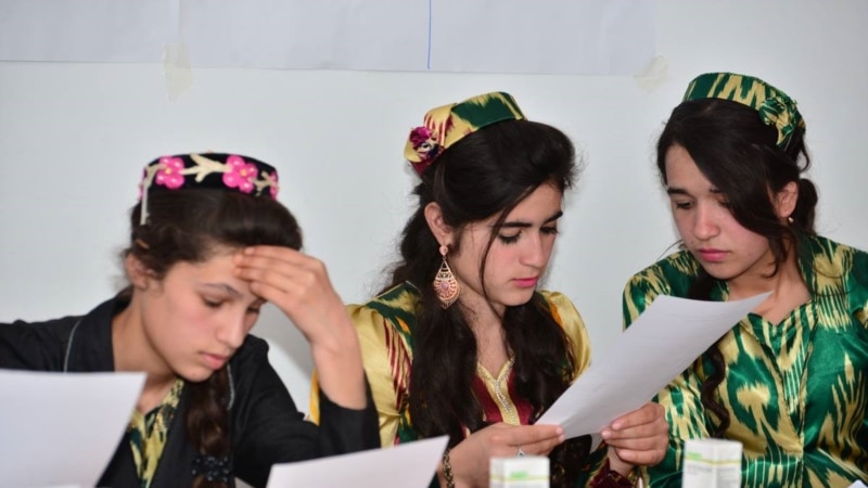 Президент Таджикистана подписал закон о запрете «чуждой одежды»
