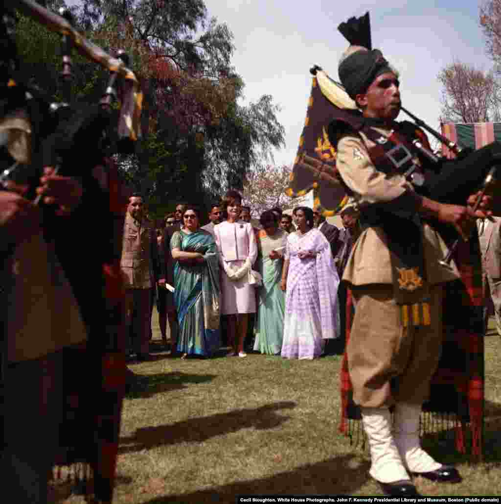 Jacqueline Kennedy listens to a performance of bagpipers at the Khyber Rifles officers&rsquo; mess in Khyber Pakhtunkhwa, in northwestern Pakistan.