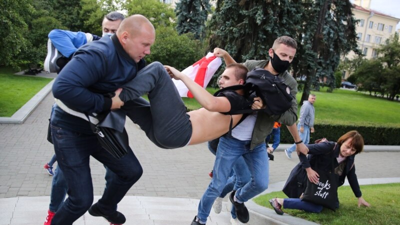 Lukaşenka baş garşydaşyny saýlawa gatnaşmakdan mahrum etdi, Belarusda protestler möwjeýär