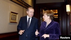 Redžep Tajip Erdogan i Angela Merkel