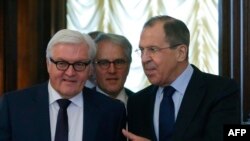  Sergei Lavrov və Frank-Walter Steinmeier 