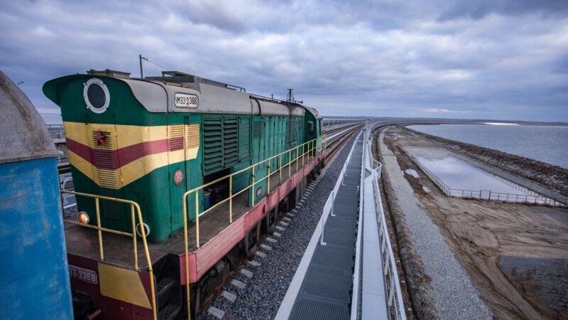 В России планируют пустить грузовые вагоны по Керченскому мосту 30 июня