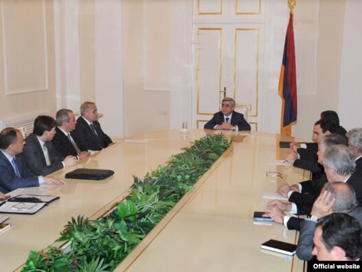 Armenia -- President Sarkissian holds a meeting of National Security Council, 21Apr2010