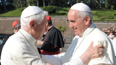 През 2013 г папа Бенедикт изненадва Римокатолическата църква с решението