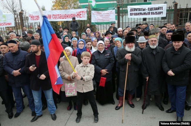 Участники митинга в Ингушетии