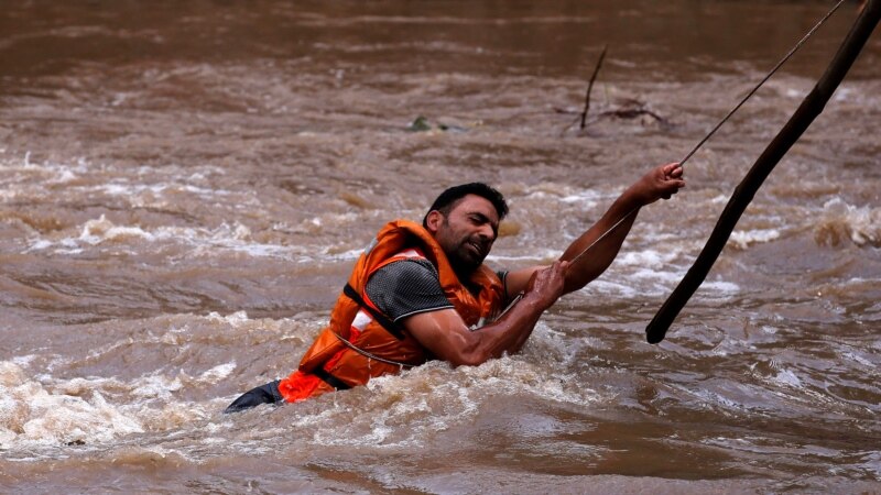 Više hiljada ljudi i dalje zarobljeno u poplavama u Indiji
