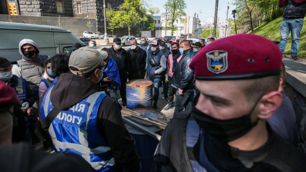 policiya-nachala-slughebnoe-rassledovanie-izza-konflikta-meghdu-patrulynymi-i-ghurnalistom Полиция начала служебное расследование из-за конфликта между патрульными и журналистом