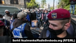 Фоторепортаж: підприємці вийшли під Кабмін з вимогою рівності вимог до всіх під час карантину