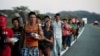 Мигранты в Мексике на пути к границе с США в январе 2019 года