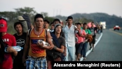 Мигранты в Мексике на пути к границе с США в январе 2019 года