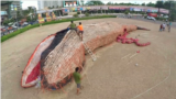 Cкульптура в память о ките, который выбросился на берег