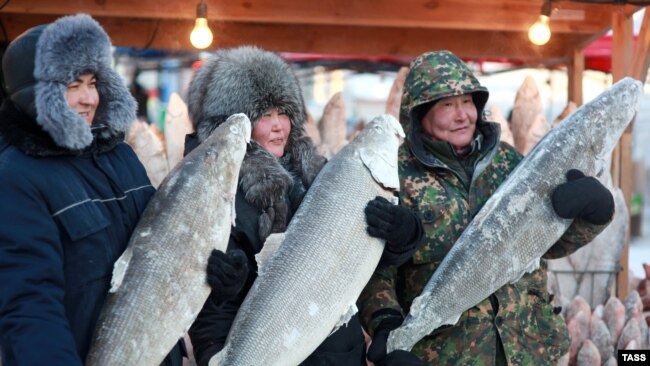 Якутские рыболовы