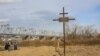 Памятный крест на раскопках села Кривощеково