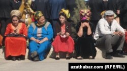 Türkmenistanda geçirilen köpçülikleýin çäreleriň birine gatnaşan býujet işgärleri