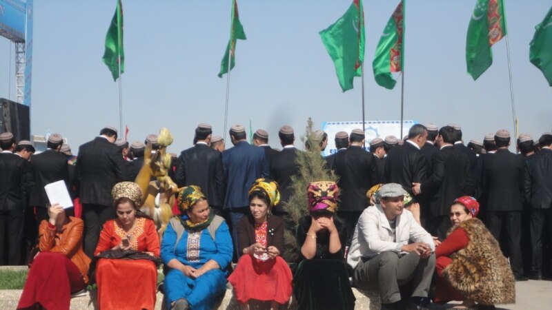 В Туркменистане власти на встрече с бюджетниками призвали граждан не отправлять информацию Азатлыку