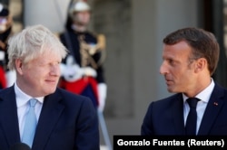 Kryeministri britanik, Boris Johson dhe presidenti i Francës, Emmanuel Macron.