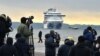 Diamond Princess уваходзіць у порт Ёкагамы, 6 лютага 2020