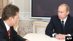 Ресей премьері В. Путин (оң жакта) "Газпром" басшысы А. Миллермен газ мәселесін талқылап отыр. Санкт-Петербор, 7 қаңтар 2009ж. 