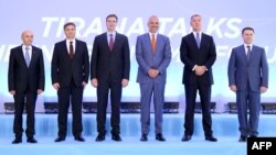 Premijeri Kosova Isa Mustafa, BiH Denis Zvizdić, Srbije Aleksandar Vučić, Albanije Edi Rama, Crne Gore Milo Đukanović i Makedonije Nikola Gruevski na forumu u Tirani