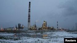 Нефтеперерабатывающий завод, принадлежащий компании "Роснефть". Ачинск, 23 октября 2013 года.