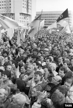 უკრაინის სახალხო ფრონტის, „რუხის“ მიერ ორგანიზებული დემონსტრაცია კიევში. 1989 წ. ოქტომბერი.