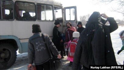 Мен автобуста аққұбаны сиқыдым.