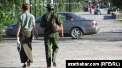 Туркменские военнослужащие (архивное фото)
