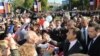 Երեւանցիները ողջունում են Ֆրանսիայի նախագահ Նիկոլա Սարկոզիին Հայաստանի մայրաքաղաքի Ֆրանսիայի հրապարակում, 7-ը հոկտեմբերի, 2011թ.