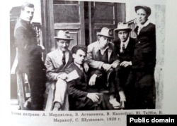 Валеры Маракоў зь сябрамі. 1928 год
