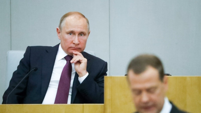 Сораштыру: Һәр икенче русияле Медведевның янә премьер булуыннан канәгать түгел